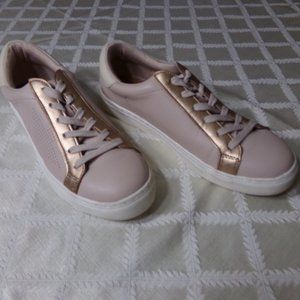 Sneakers, Universal Thread Size 9